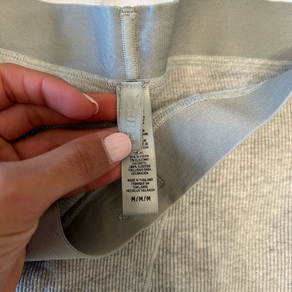 SKIMS cotton rib boxers size medium in light heather grey - Picture 2 of 4